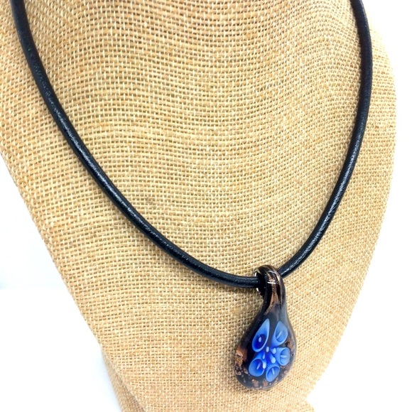 3/$30 MODERNIST FAUX LEATHER CORD ART GLASS FLOWER MOTIF PENDANT NECKLACE BOHO - Picture 4 of 13